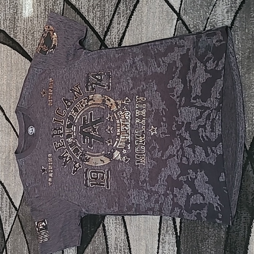 AMERICAN FIGHTER EXCLUSIVE GOLD FOIL DROPTAIL CAMO BUCKLE TEE-SHIRT